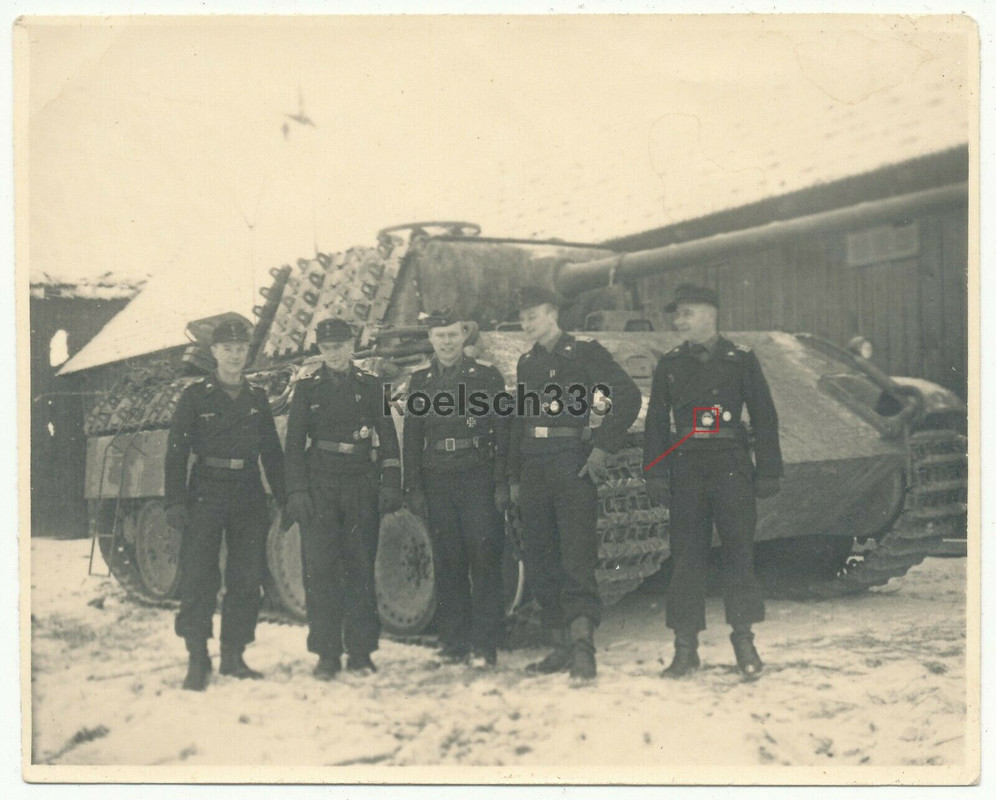 Foto Panzermänner vor Panzer V Panther an der Ostfront ! Pz. Orden Einsatzzahl !