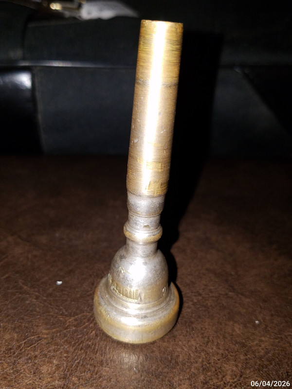 ITEM 5 Bach New York trumpet 7C (4)