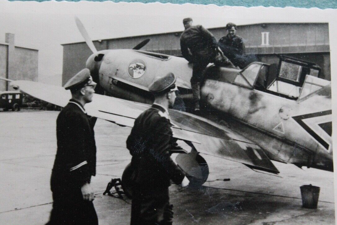 Foto 49617 Messerschmitt Me 109 Staffelwappen JG 51 Jagdgeschwader 51 Mölders (1)