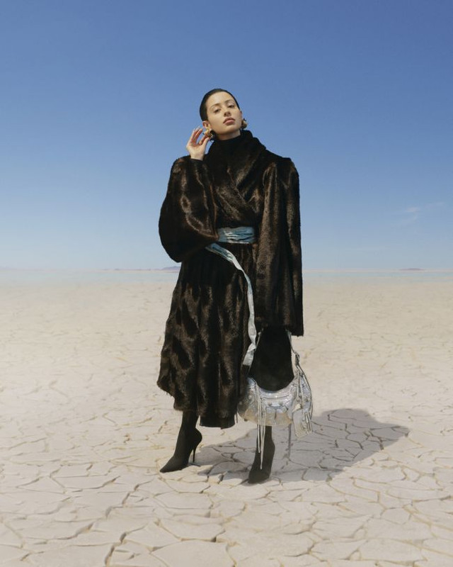 Balenciaga, Kim Kardashian musa della campagna FW22 Balenciaga, Kim Kardashian musa della campagna FW22