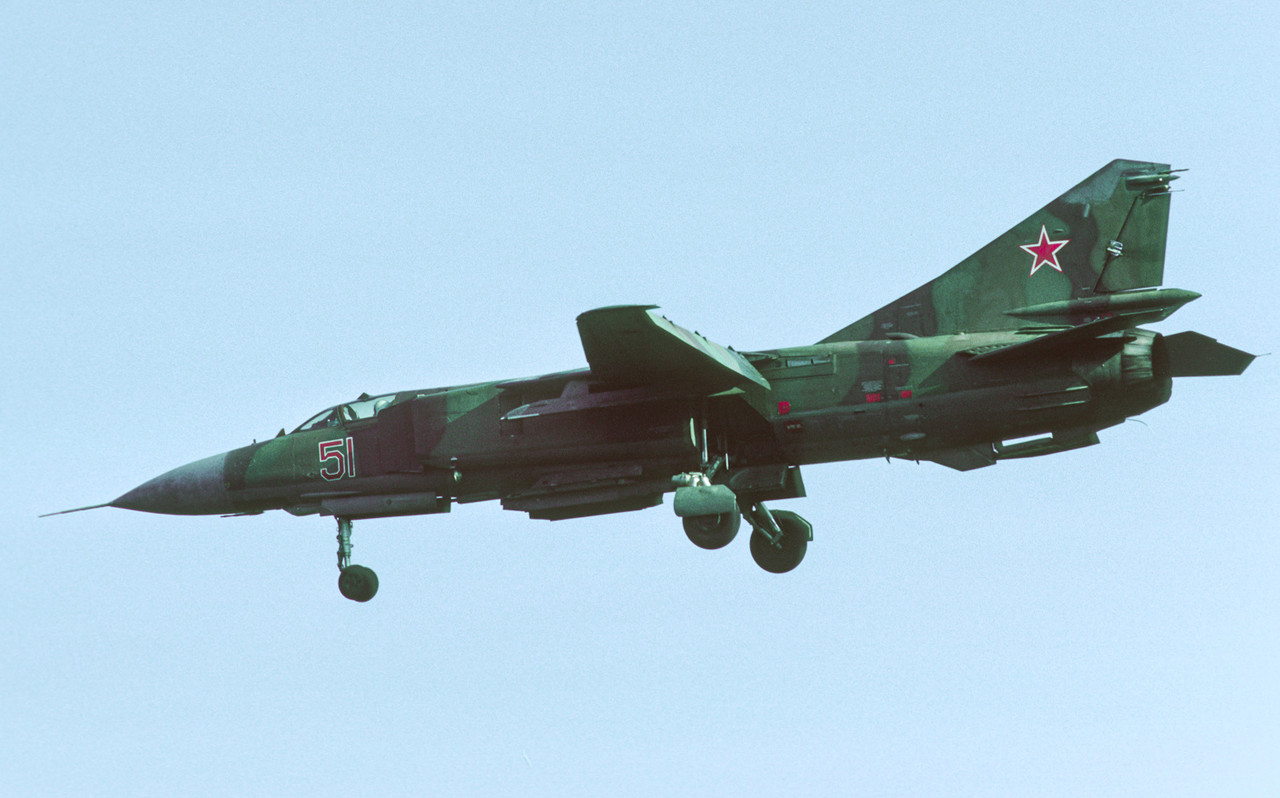 833 IAP Mig-23MLD 51 Red_0390319367, 27.08.1991