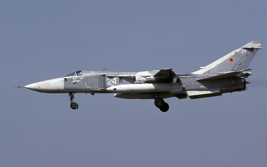 11 ORAP Su-24MR 24 White_0615309_3