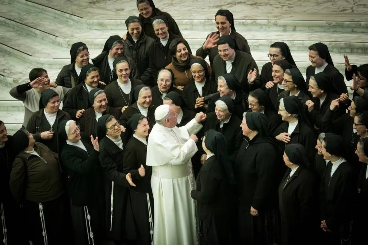 Dan más puestos a mujeres en el Vaticano, pero sin liderazgo