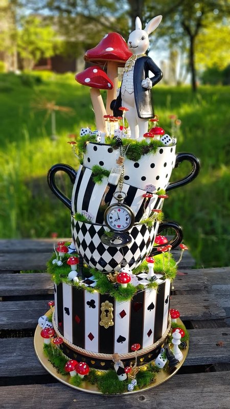 B-W-alice-cake.jpg