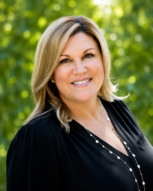 Mimi Bladow, Compass real estate agent