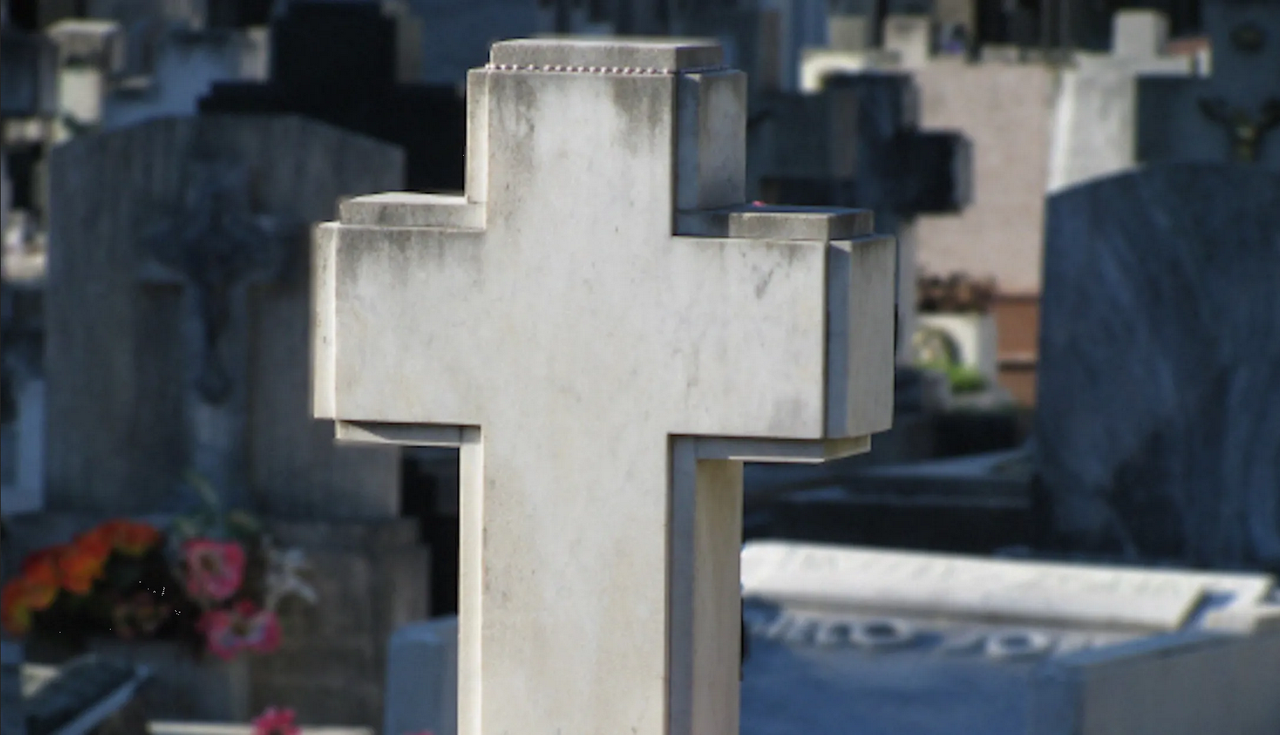 Desaparece del cementerio cadáver de jefe criminal ecuatoriano; autoridades investigan