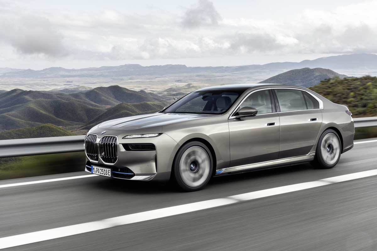 P90458208_highRes_the-new-bmw-i7-xdriv