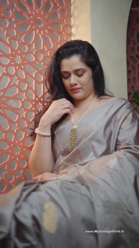 7-Actress-Girija-Oak-Godbole-in-Silk-Saree-for-Jewellery-Ad-Film-My-Vantage-Point