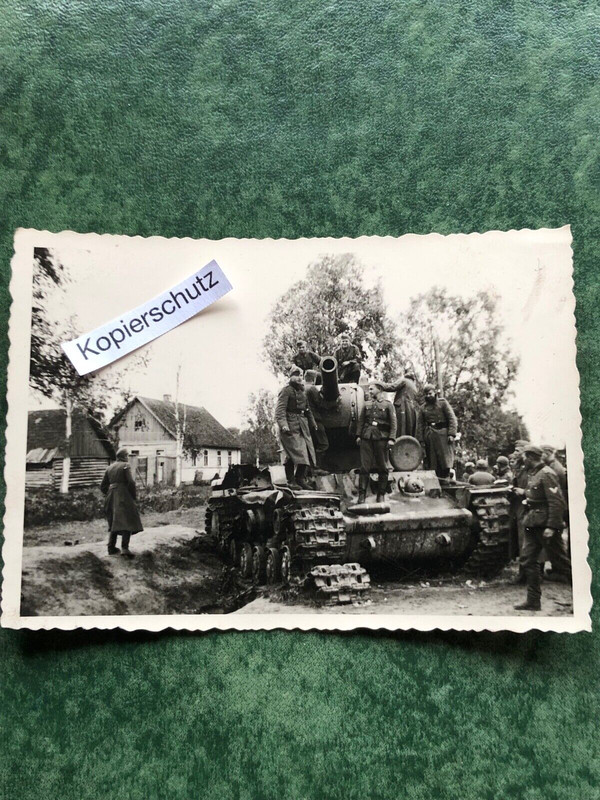 Altes Foto-Panzer-Tank-Beute-Soldaten-Bevölkerung-Russland6