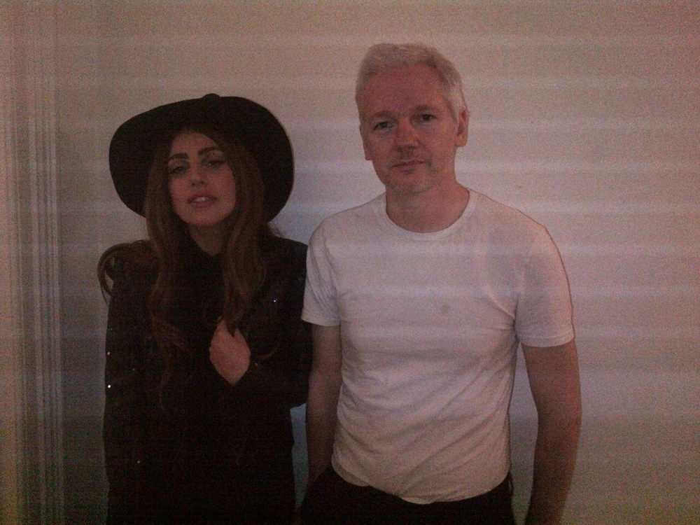 10-8-12-Ecuadorian-Embassy-003.webp