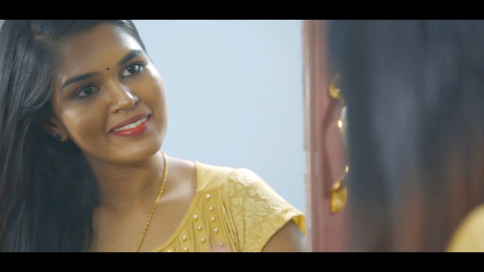 Malayali Sexy hot Model Big Deep Navel show in saree mkv snapshot 00 08