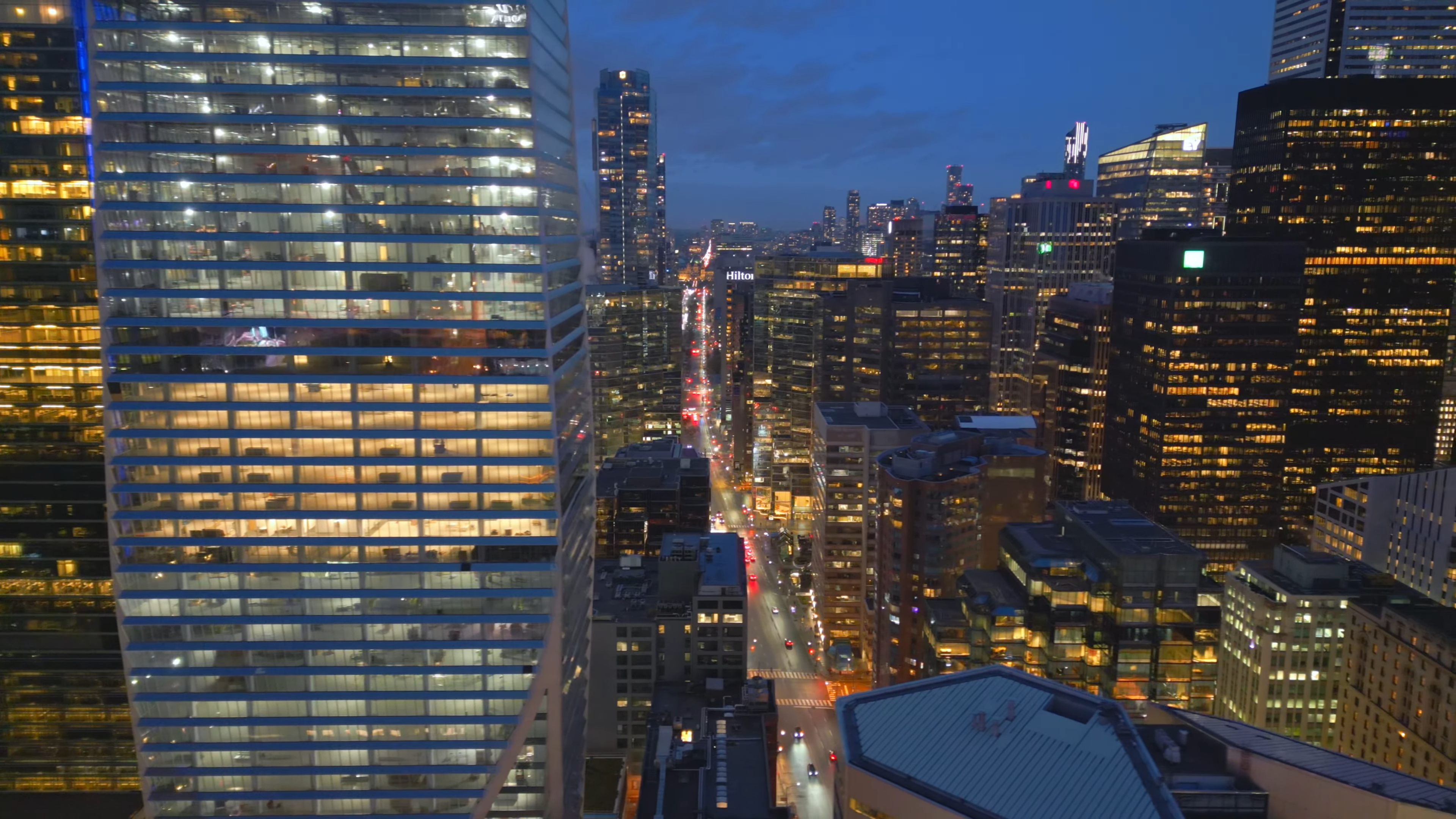 15-Another-flight-along-CN-Rail-in-Toronto-downtown-core-00-01-46-1.png