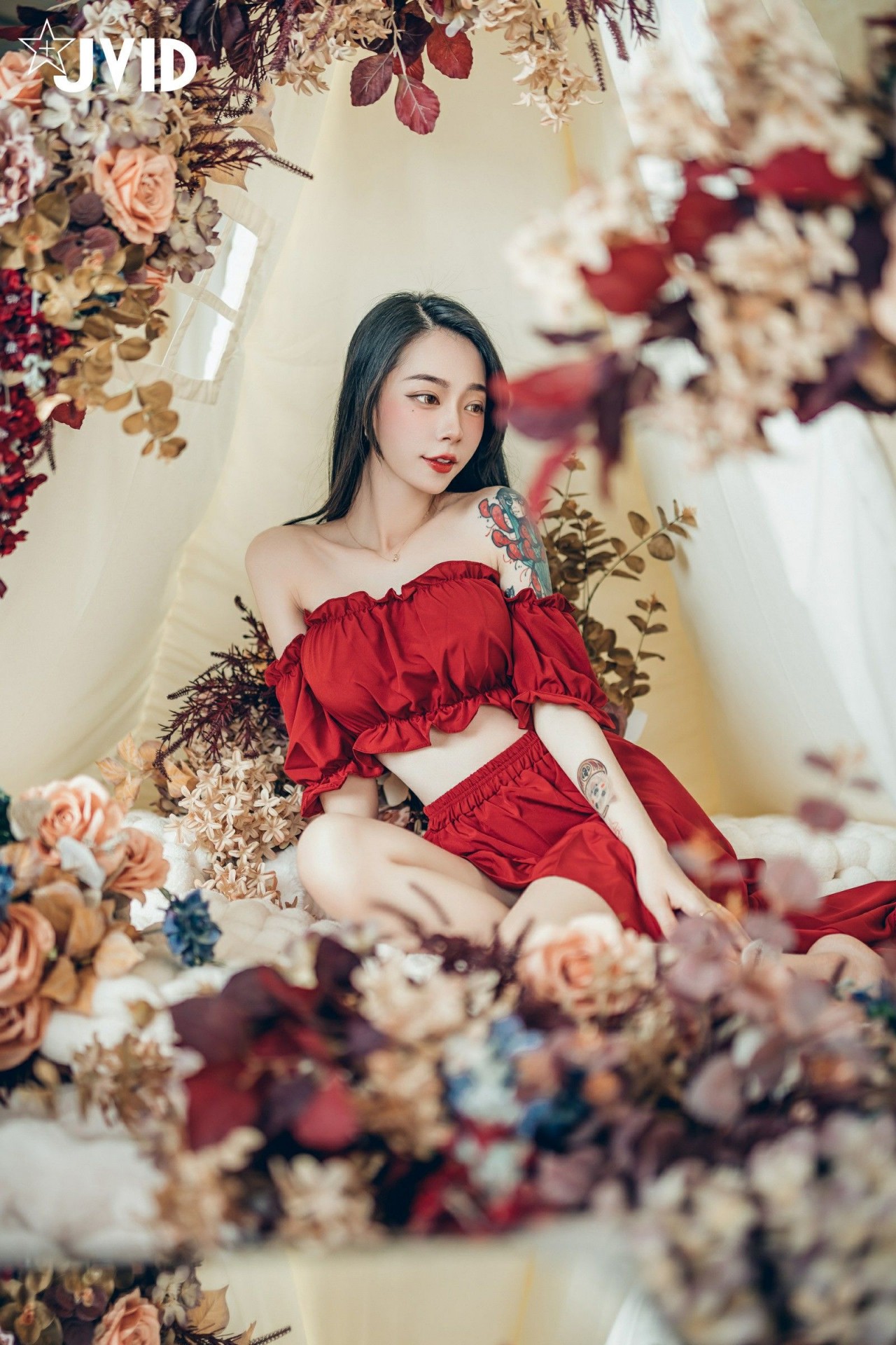 jvid 飄 飄《女神比基尼》美女写真，躺在浴缸场景，尽显性感姿态插图