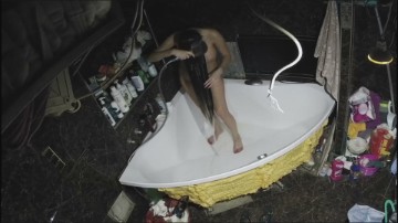 [Image: Voyeur13165090357.jpg]