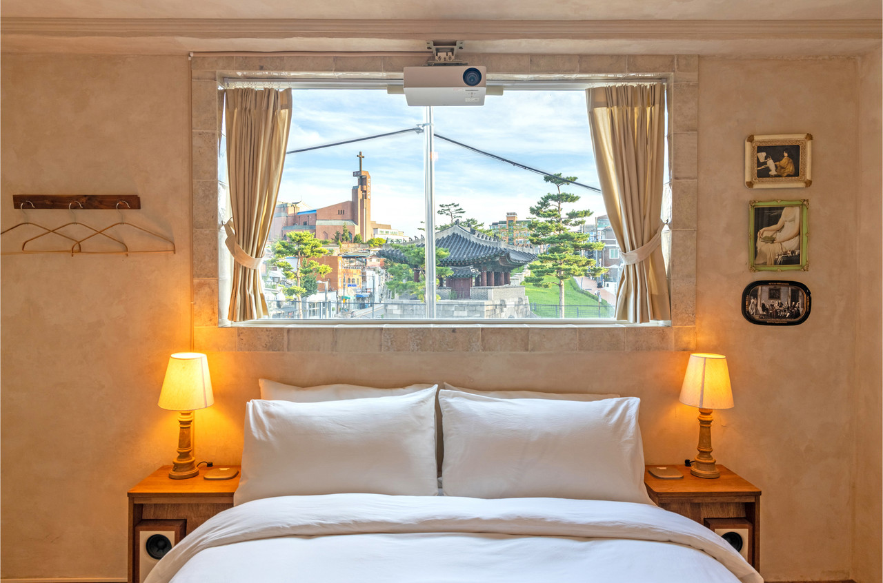 living and stay image