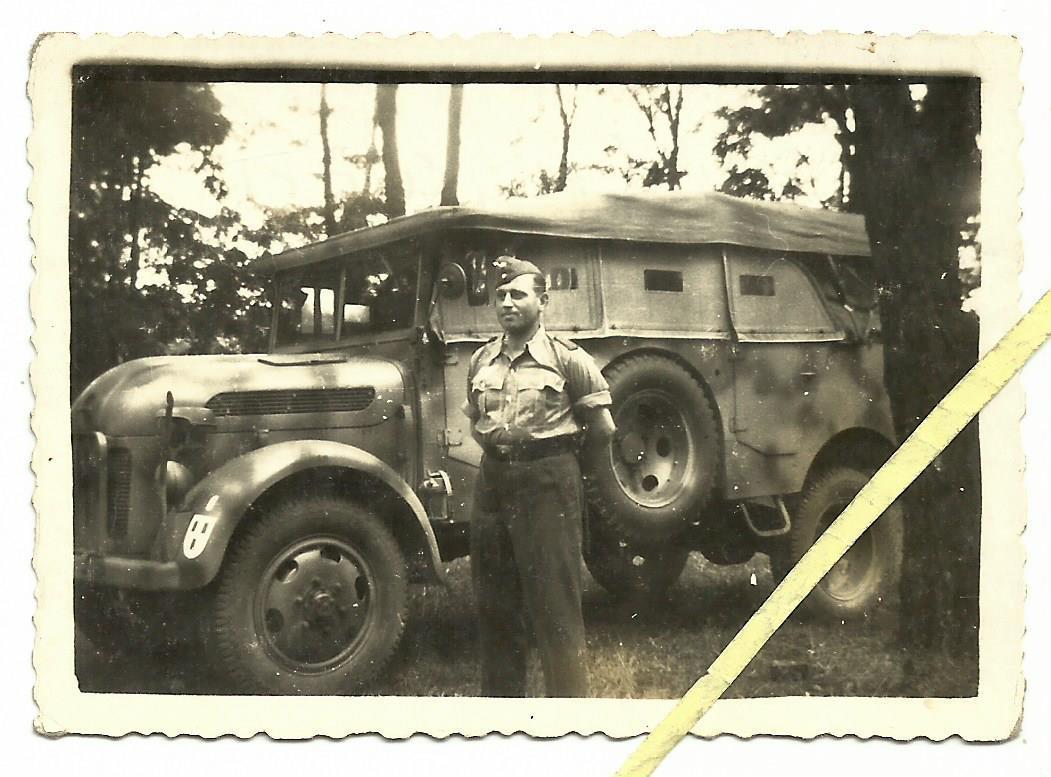 uftwaffe Kübelwagen Steyr m.Div.Abzeichen - Ungarn 1944