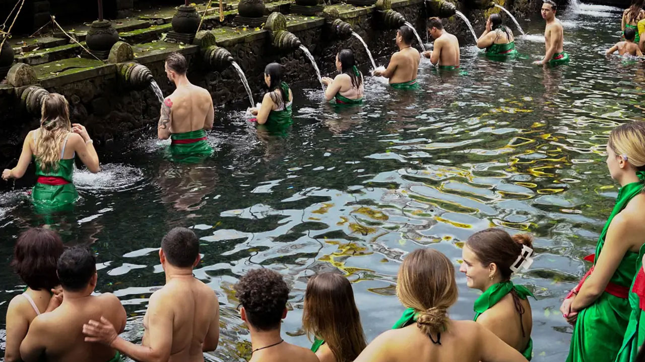 Tirta Empul, Pura Suci dan Legenda Air Kehidupan di Bali
