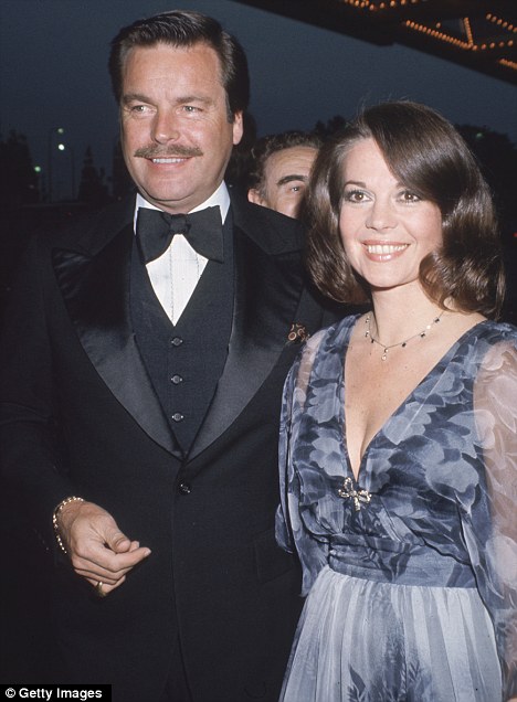 Natalie Wood 2024 Donkerbruin haar & chique haarstijl
