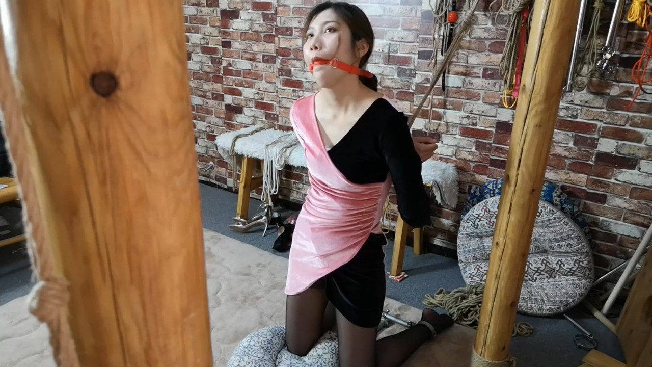 随心原创 雪娜 金属拘束.mp4_20220315_185207.597