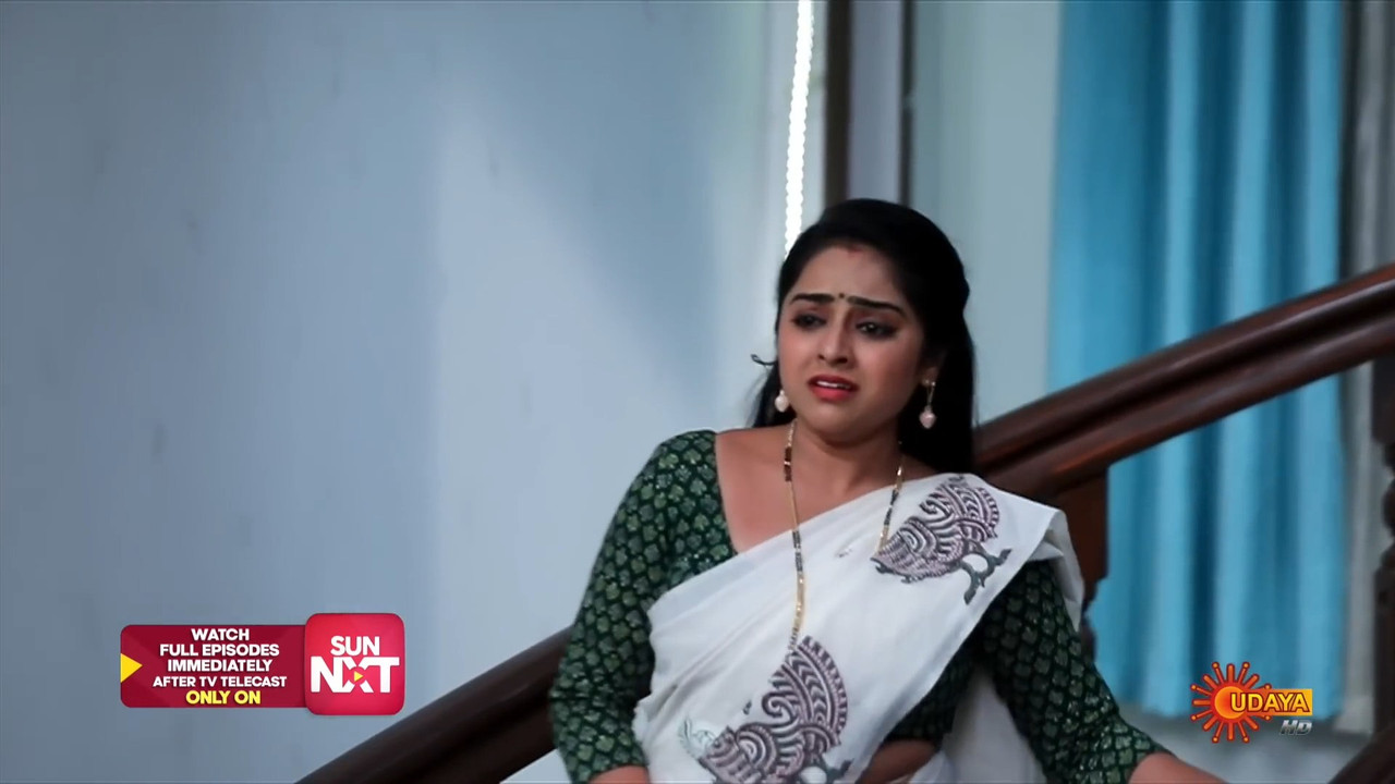 Dhanya Deepika Hot navel Slips ,Tummy with belly chain and round ass in saree.mp4_snapshot_00.22.475