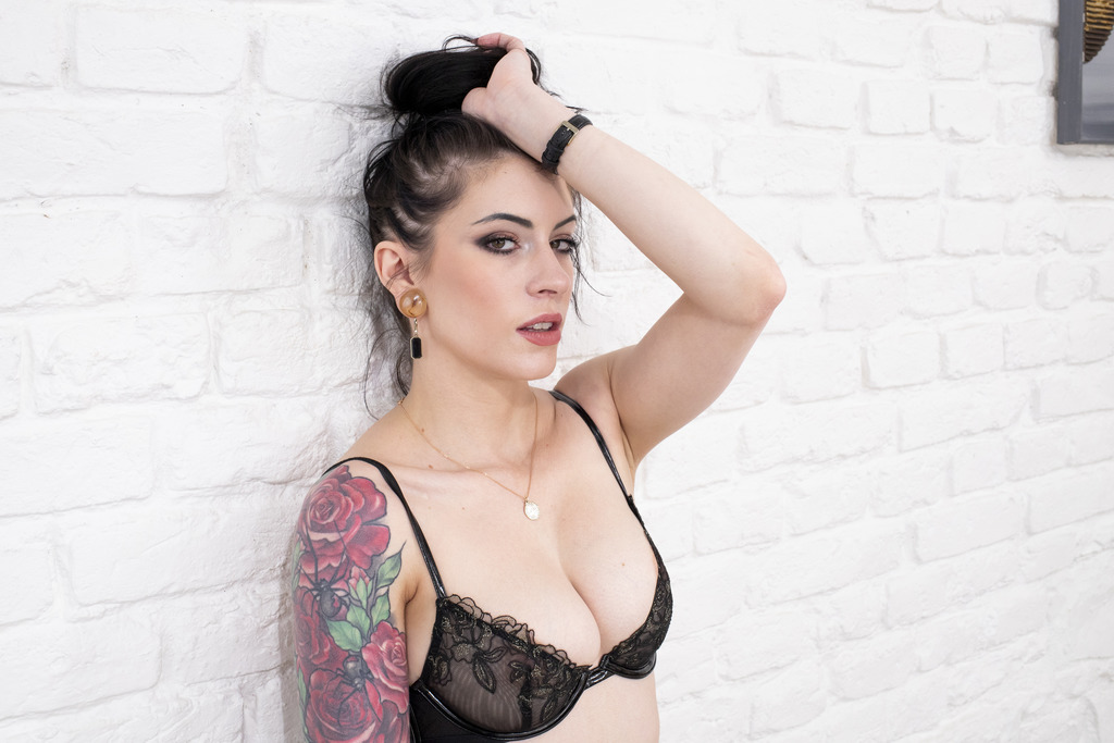 Anna De Ville – Behind the pissing scenes Ass Collectors S1 – E11 Anna De Ville extreme anal with big black cock Freddy Gong