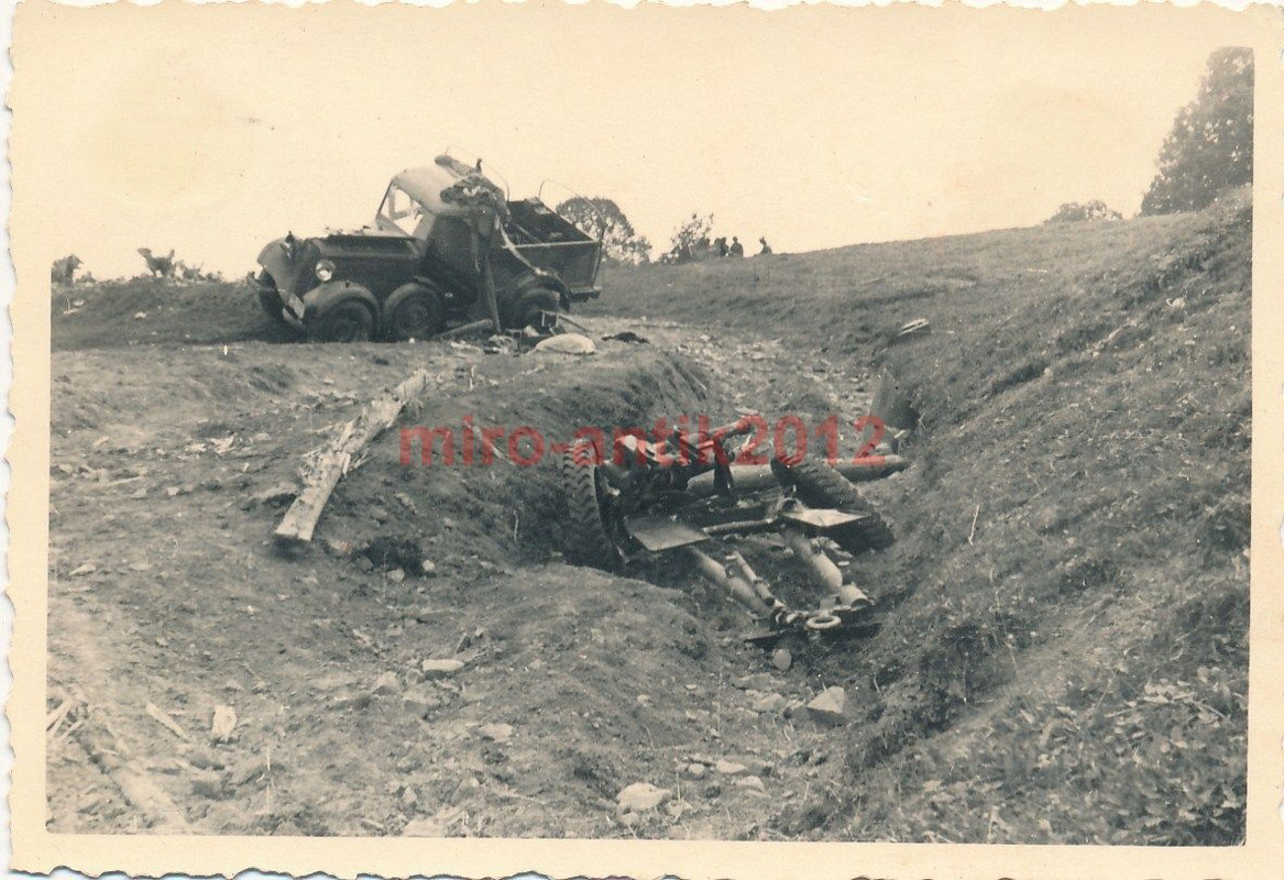 Foto, Panzerjäger, zerstörter Pickup in Griechen
