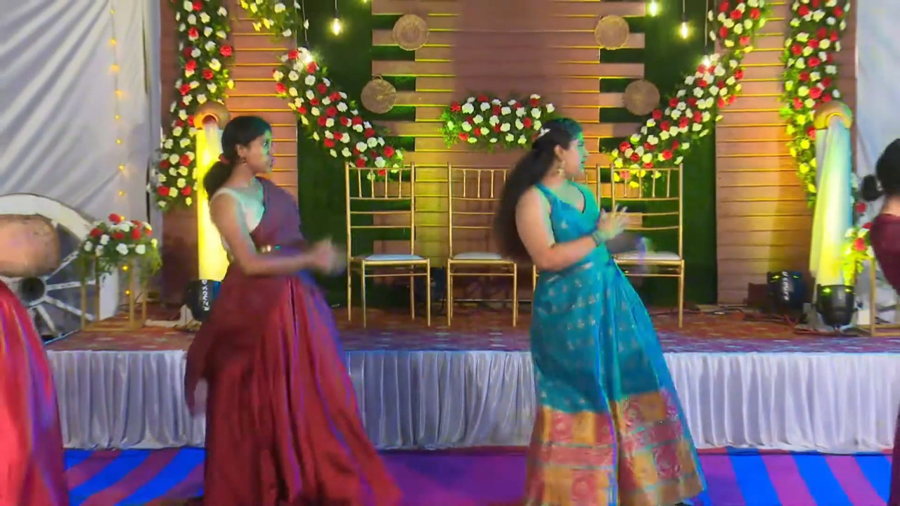 Cute mangalore chubby girl huge boobs and nipple pokie and other lady navel in saree.mp4_snapshot_02