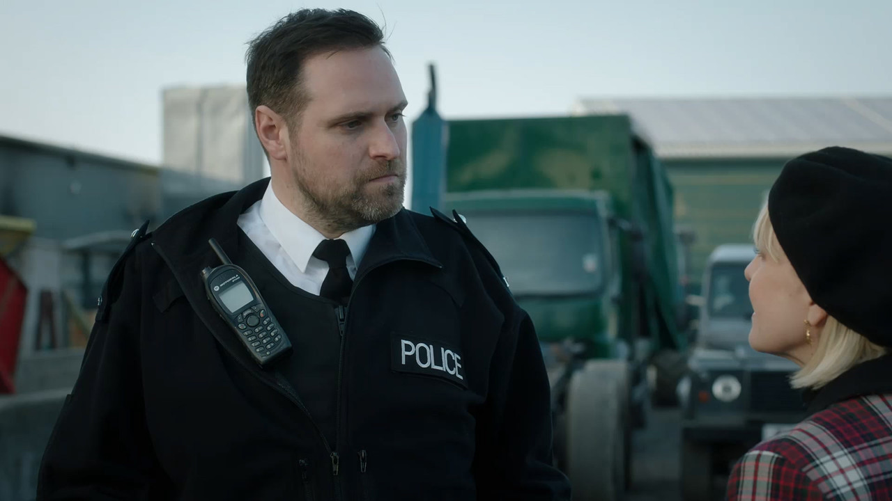 Agatha Raisin (2014) Season 3 S03 (1080p AMZN WEB-DL x265 HEVC 10bit EAC3 2.0 MONOLITH) [QxR]