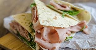 11 Mortadella, mozzarella, rucola, glassa balsamica