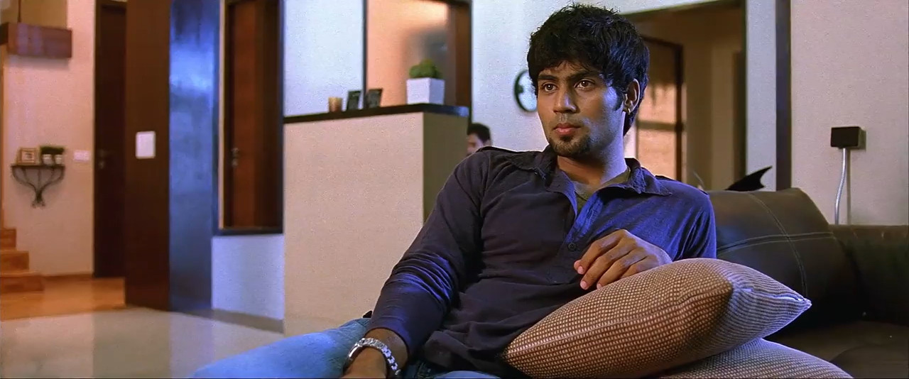 Naan 2012 WebRip [Tamil] 480p 720p ESub Screenshot
