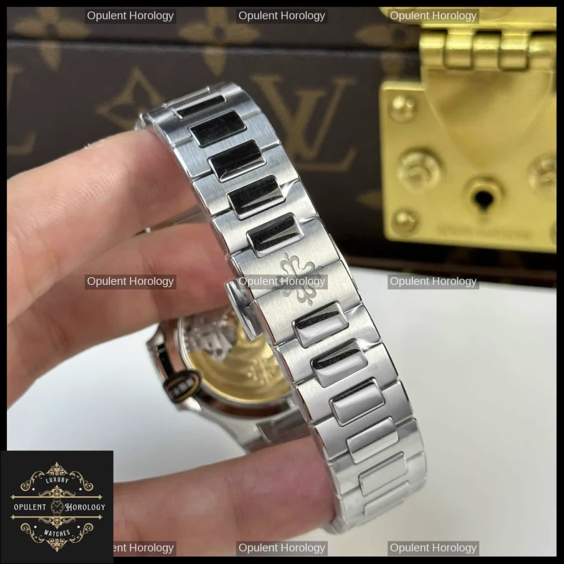 Patek Philippe Nautilus 7118 Automatic 35.2mm Blue Dial Steel Women's Watch