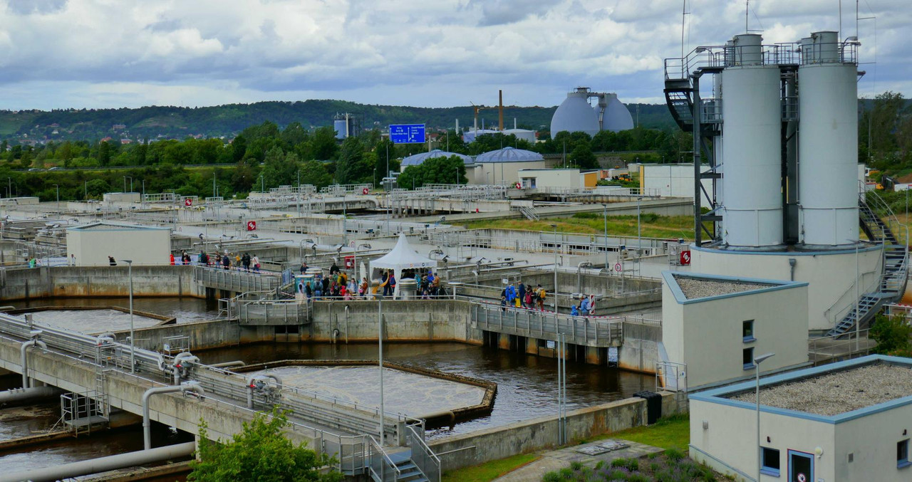 Bild: https://i.postimg.cc/QtQsFBSs/P1360715.jpg