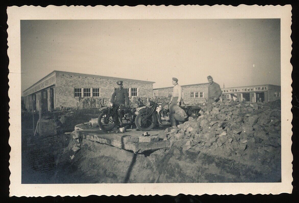 Foto - Soldaten mit Motorrad Inf. Rgt. 92 (mot) - Greifswald