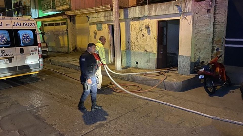 Tragedia en Jalisco: Mueren dos adultos y un menor de edad en voraz incendio de domicilio