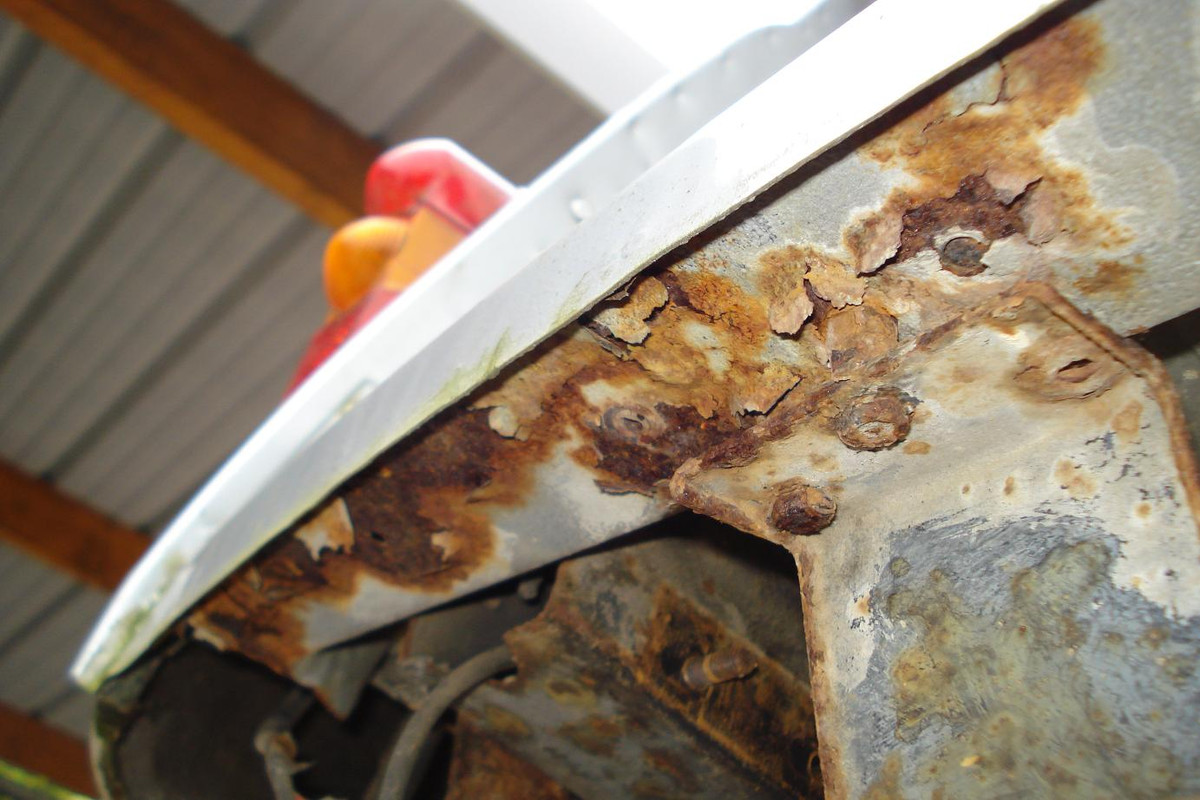 010 Traverse arrière