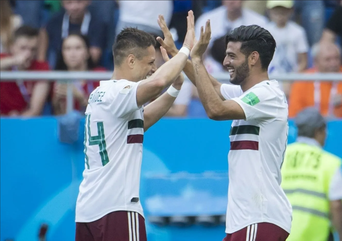 Rayados quiere romper la Liga MX con Carlos Vela o Chicharito Hernández