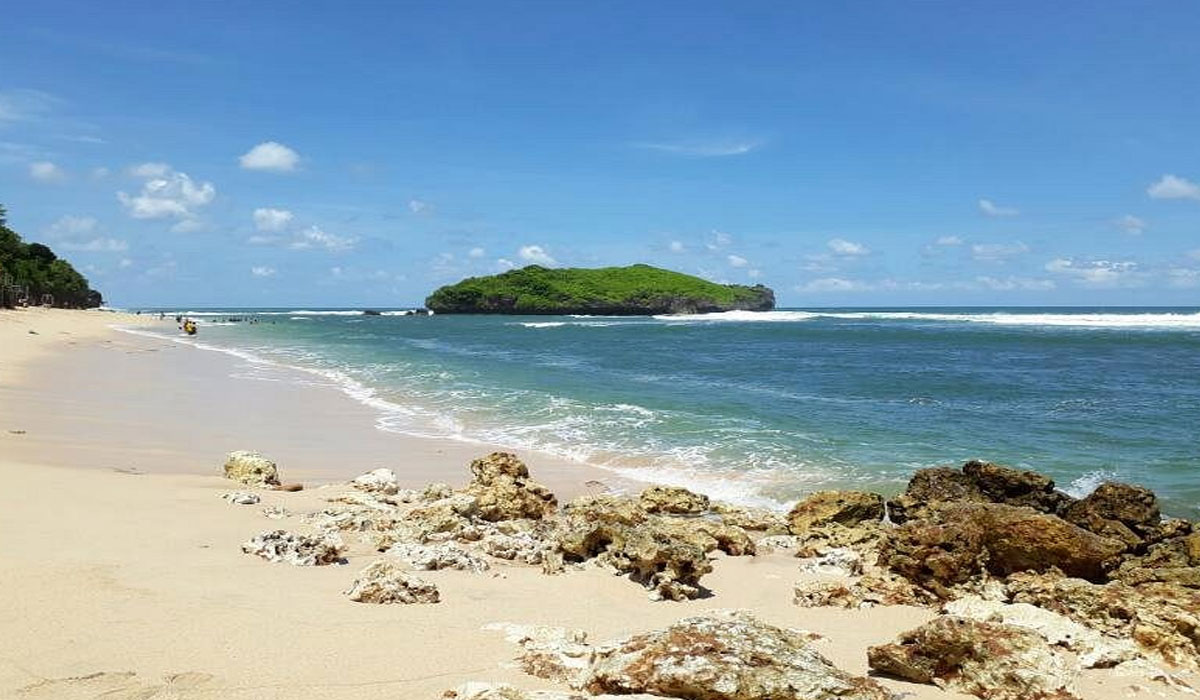Pantai Sadranan: Salah Satu Destinasi Wisata yang Sangat Terkenal