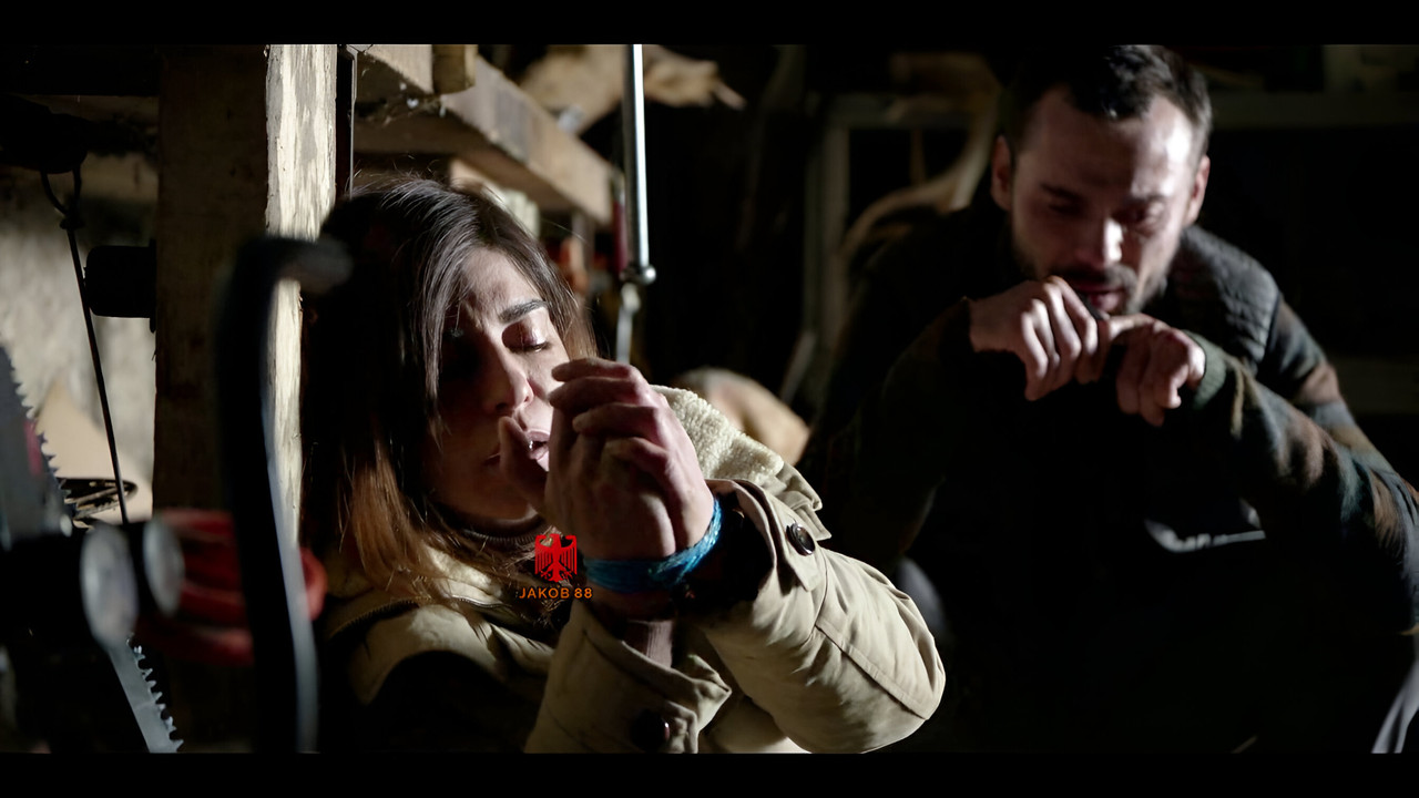 Lubna Azabal - Glace S01E06