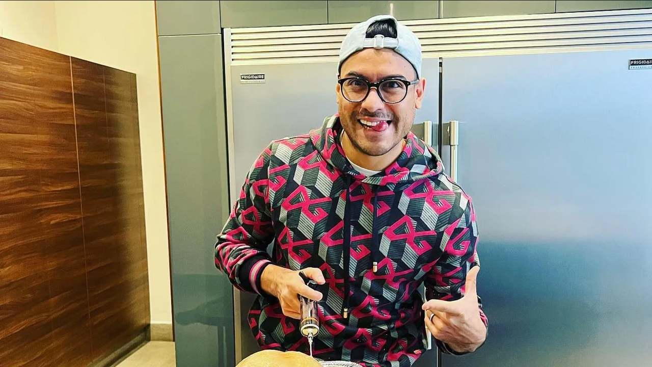 Esta es la exquisita cena que preparó Carlos Rivera para recibir el 2023