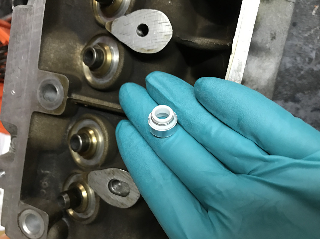 Restauration 4L (1210)