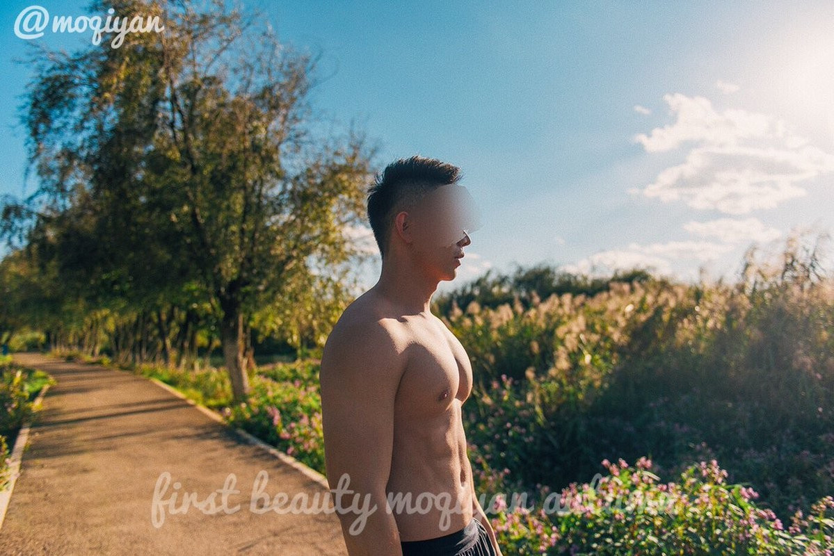 Moqiyan gym enthusiastmuscular asian bodyripped chinese guy