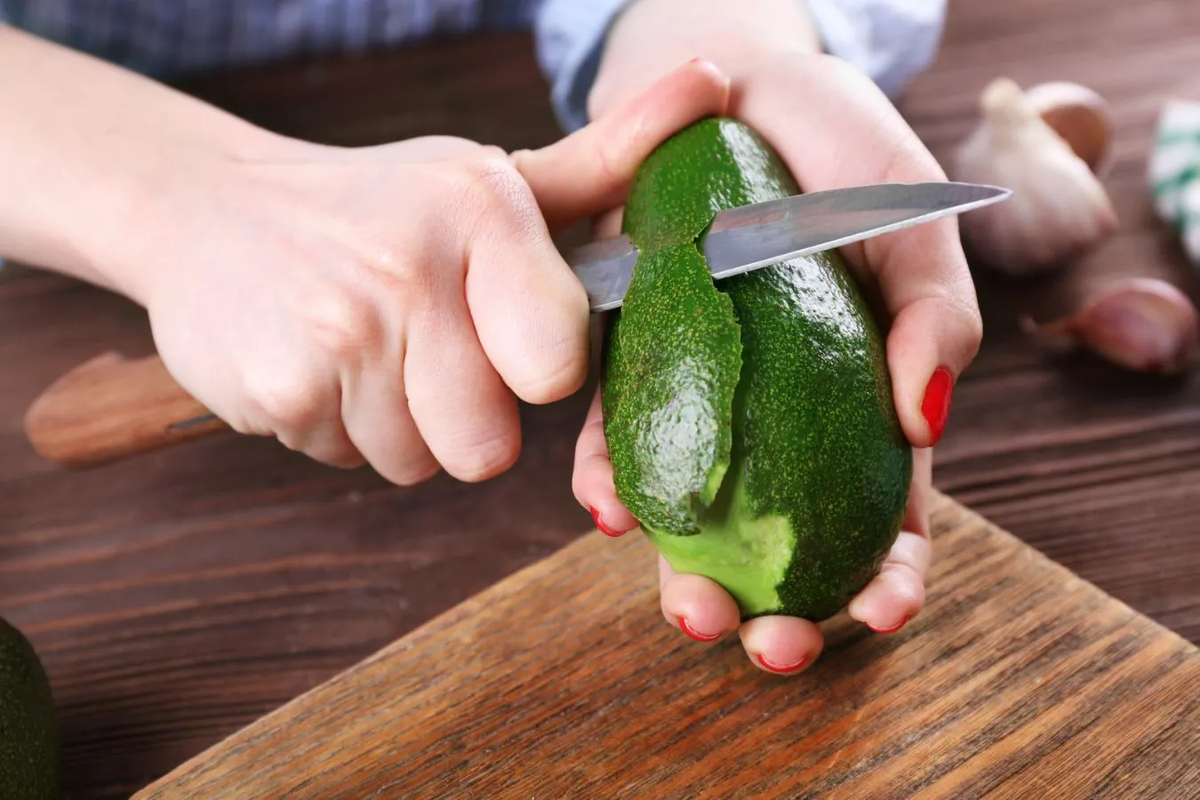 Reutiliza las cáscaras de aguacate: usos efectivos que te sorprenderán