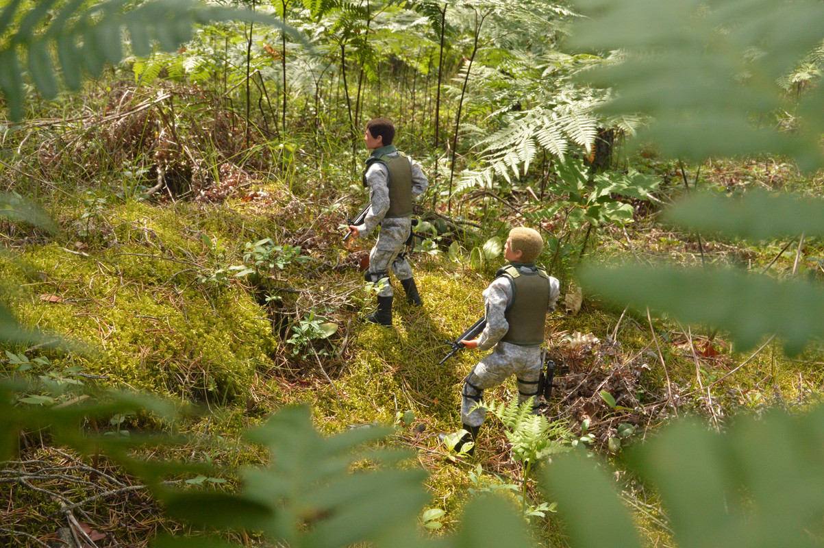 Georgie and Sean field testing Uniforms DSC-0174