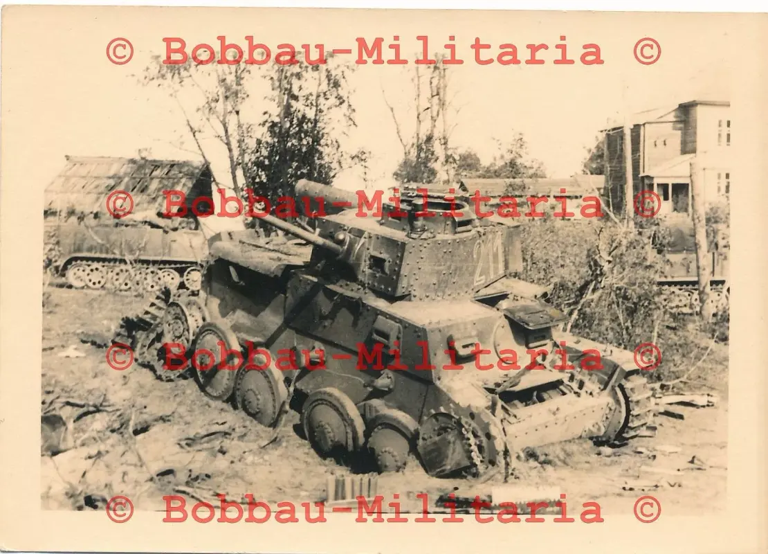 S11 Wehrmacht Panzerkampfwagen 38(t) SKODA Panzer Turmnummer 211 Kettenschaden