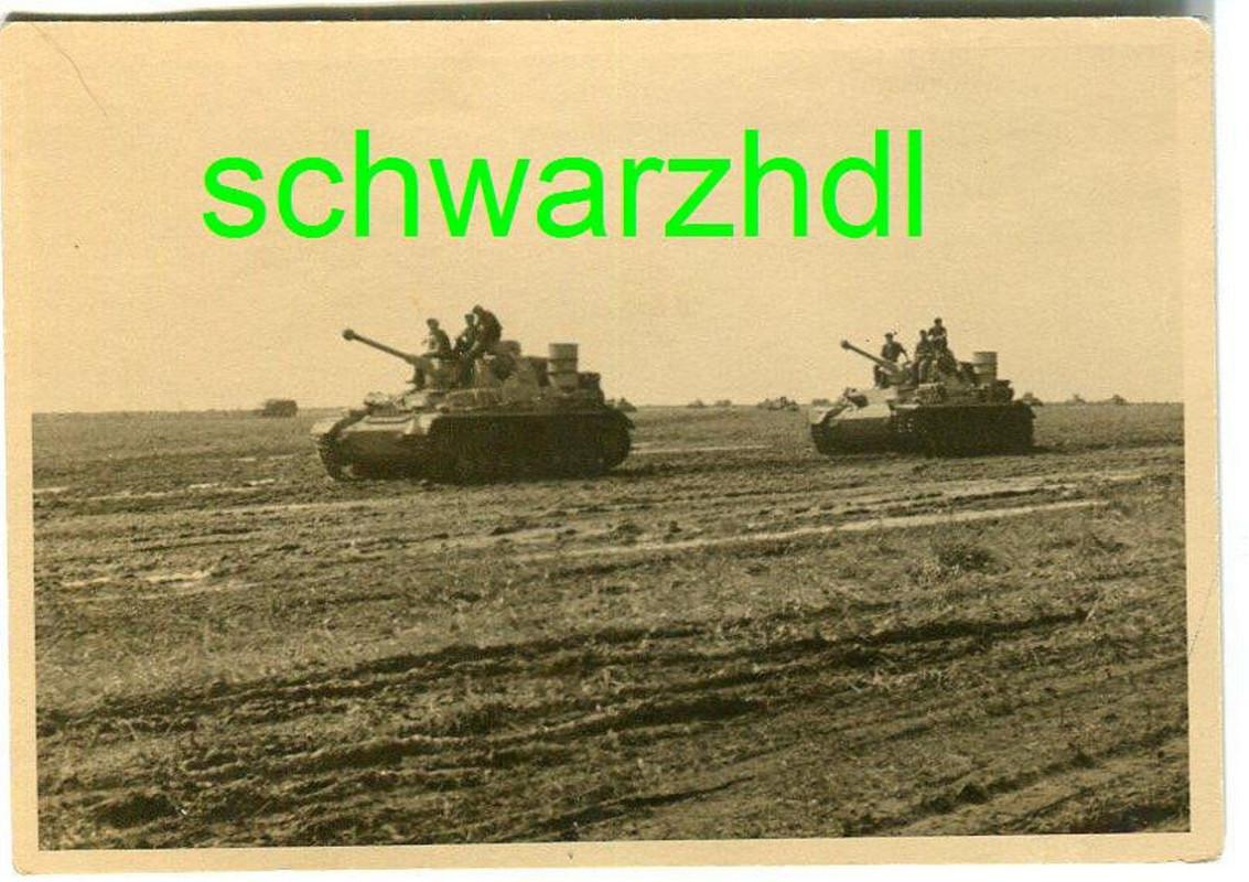 Foto Panzer 4 Langrohr mit Benzinfässern an Ostf