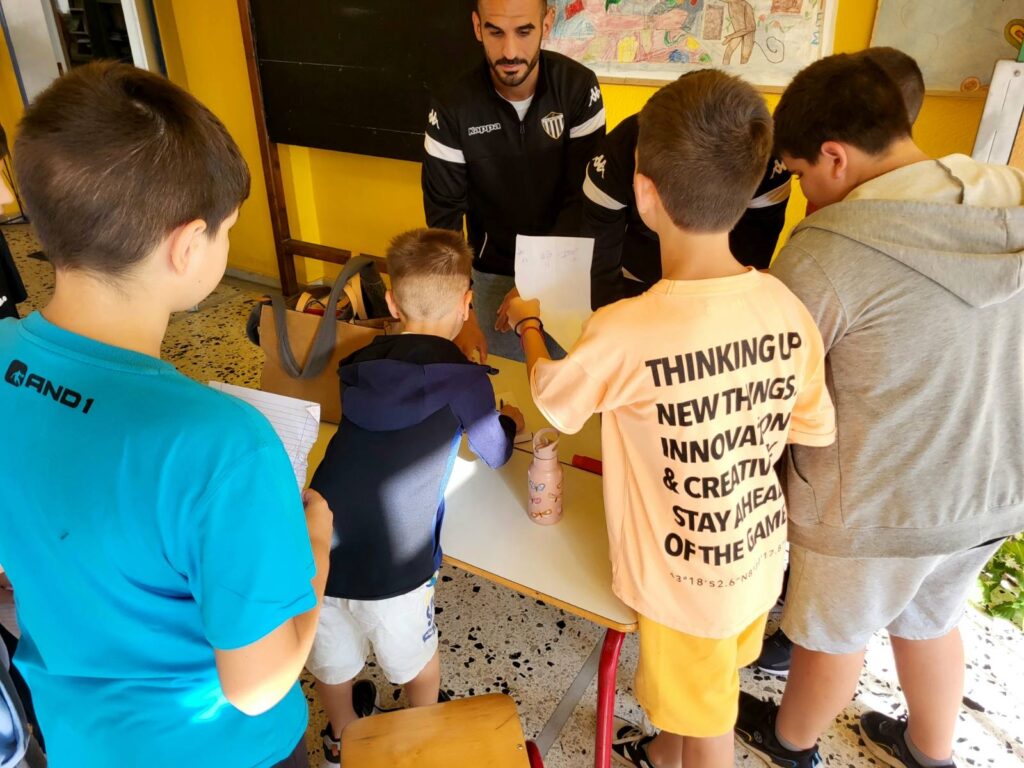 , Καλαμάτα: Επίσκεψη στο 4ο και 9ο Δημοτικό (pics)