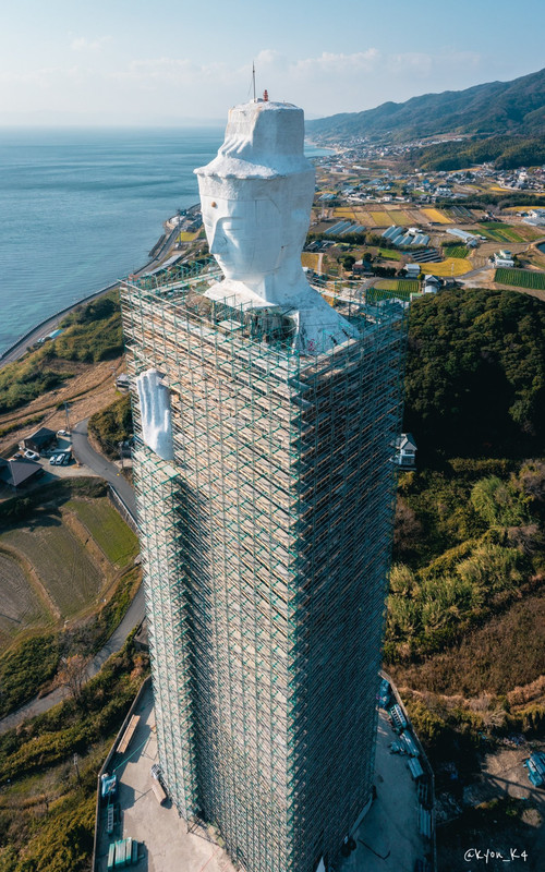 https://i.postimg.cc/QtmDsrT4/tatue-FIP6n1ca-IAMe-E5.jpg
