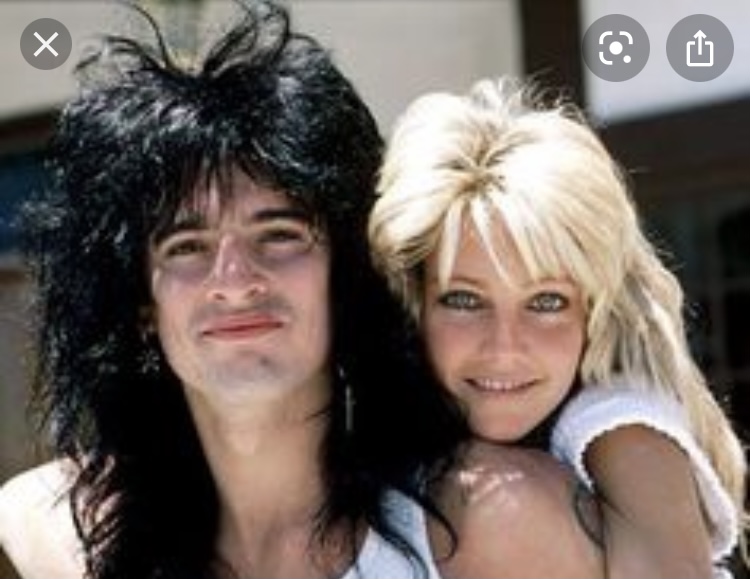 3B360DF1-5601-4411-8C8B-3D05F6508DD0