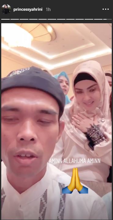 Syahrini di kajian Ustaz Abdul Somad