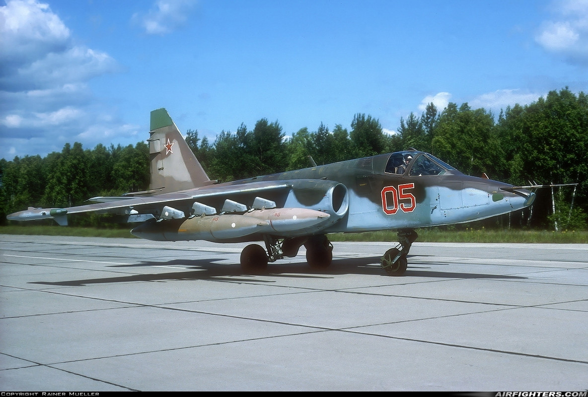 368 Shap Su-25 05 Red (cn 25508110088) May 1993 Gross Doln